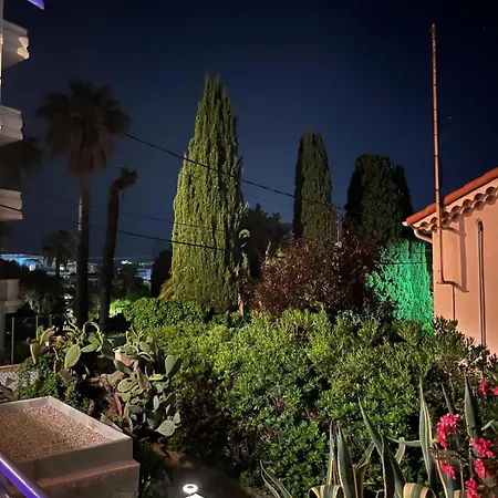 Détente à Juan Les Pins 2 Pièces Climatisée à 500m Des Plages Appartamento