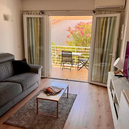 Détente à Juan Les Pins 2 Pièces Climatisée à 500m Des Plages *